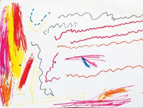 Desenho feito por criança com lápis de cor em folha sulfite. A ilustração tem muitos traços e borrões em tons vermelhos e amarelos.