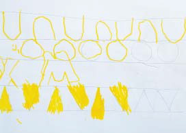 Gravura feita por criança em papel sulfite com triângulos e outras formas geométricas em amarelo.