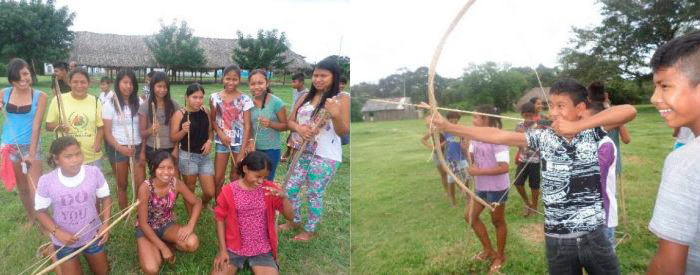 Montagem com duas fotos. Ambas mostram crianças indígenas praticando arco e flecha em espaço aberto. Fim da descrição.