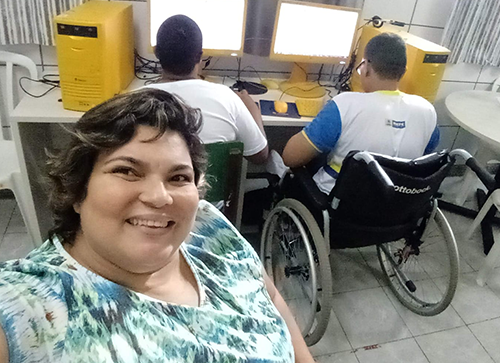 A trajetória da professora com deficiência que assumiu a primeira sala de recursos multifuncionais de Olinda